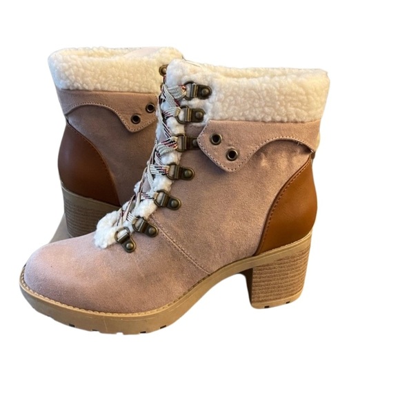 SALE!!! New Jane and the shoe taupe boots lug sole sz 6.5m - Picture 1 of 7